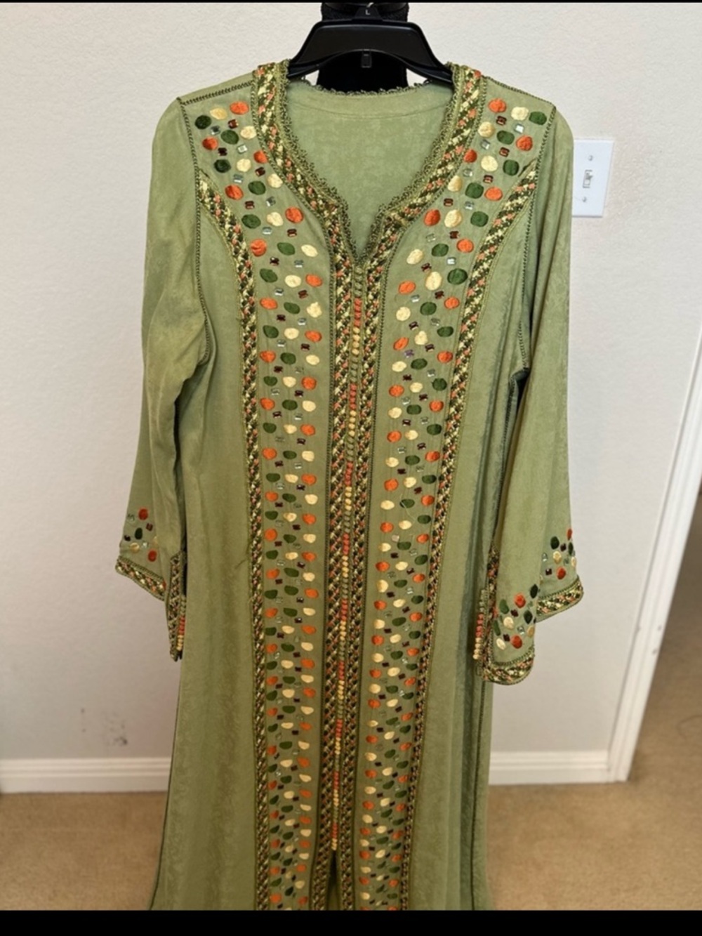 Vintage Moroccan Green Kaftan with Orange Embroideries.‎ Size 16